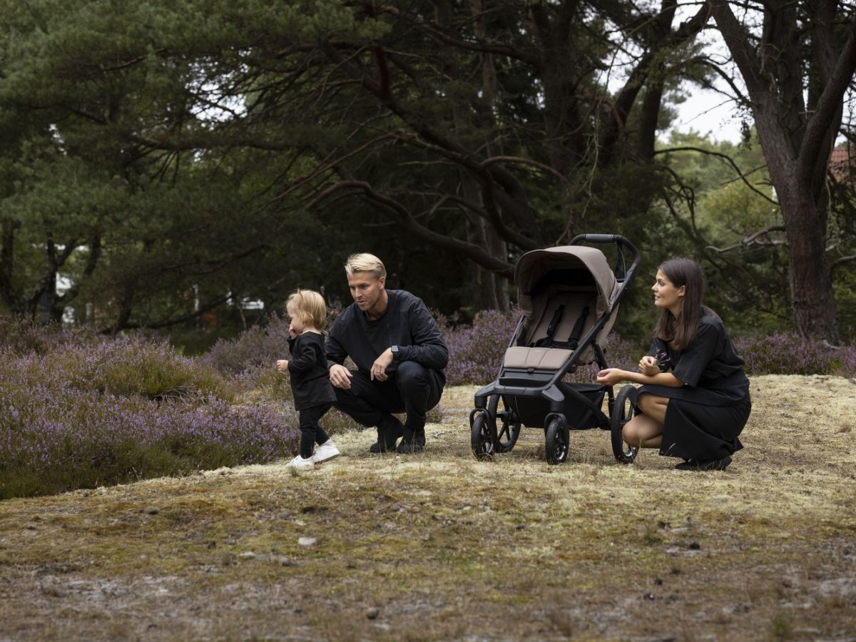 Náhľad produktu - Thule Urban Glide 4 W T.Taupe + prenosná postieľka + kryt proti dažďu + moskytiéra + rukoväť + preno